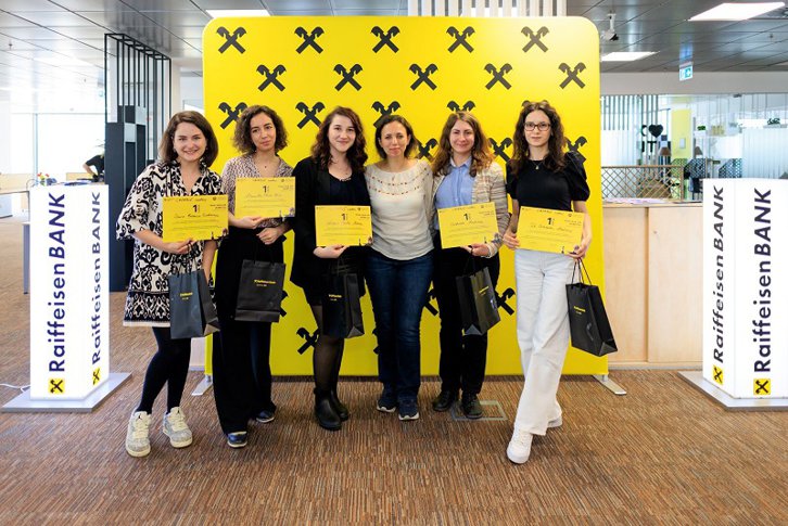 Câștigătorii primei ediții a programului de mentorat Think Tank Lab, derulat de Raiffeisen Bank România și Universitatea Babeș-Bolyai