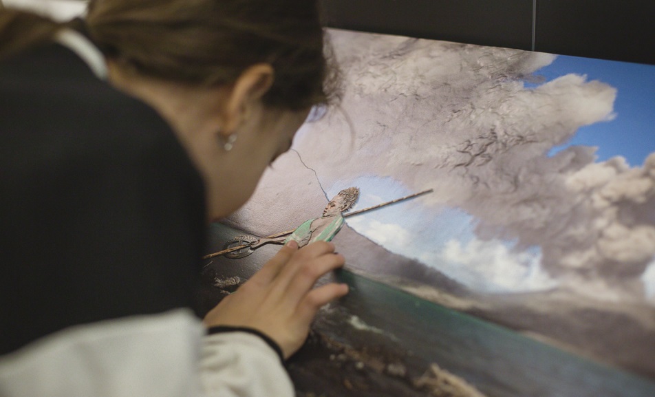 World Unseen, expoziția de fotografie incluzivă, ajunge la Palatul Culturii din Iași
