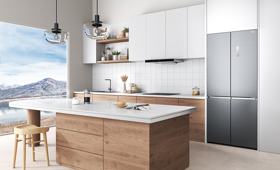 Frigiderul inovator de tip Free Built-In Side by Side RC456CXE0, lansat în România de TCL