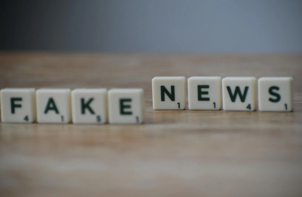 Cum te ferești de fake news: de la marketing și reclame, la manipulare socială