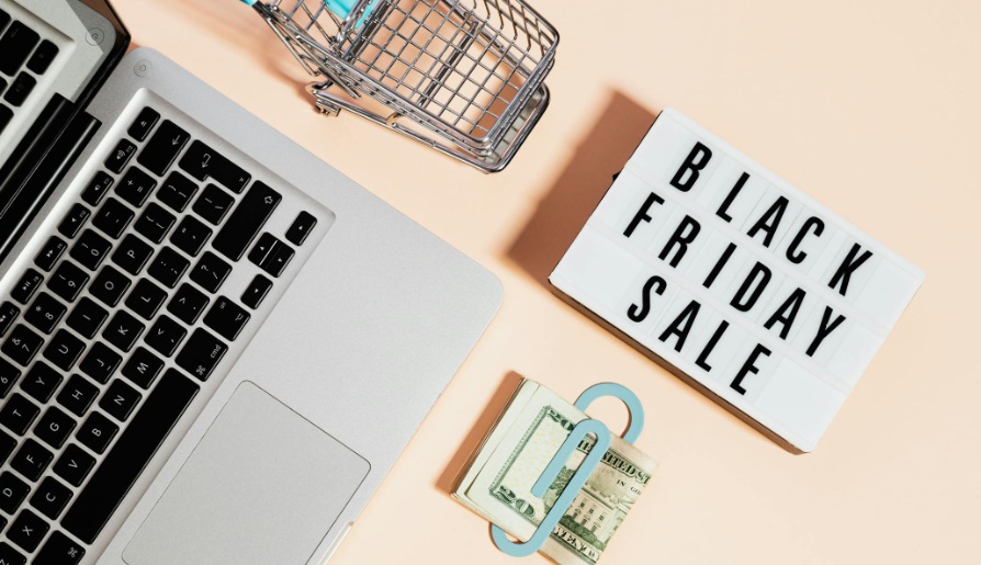 Black Friday 2025: românii planifică achiziții în special din IT&C și fashion