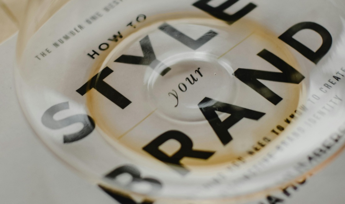 Brand creat de la zero? Ce aspecte să urmărești, ce instrumente să folosești