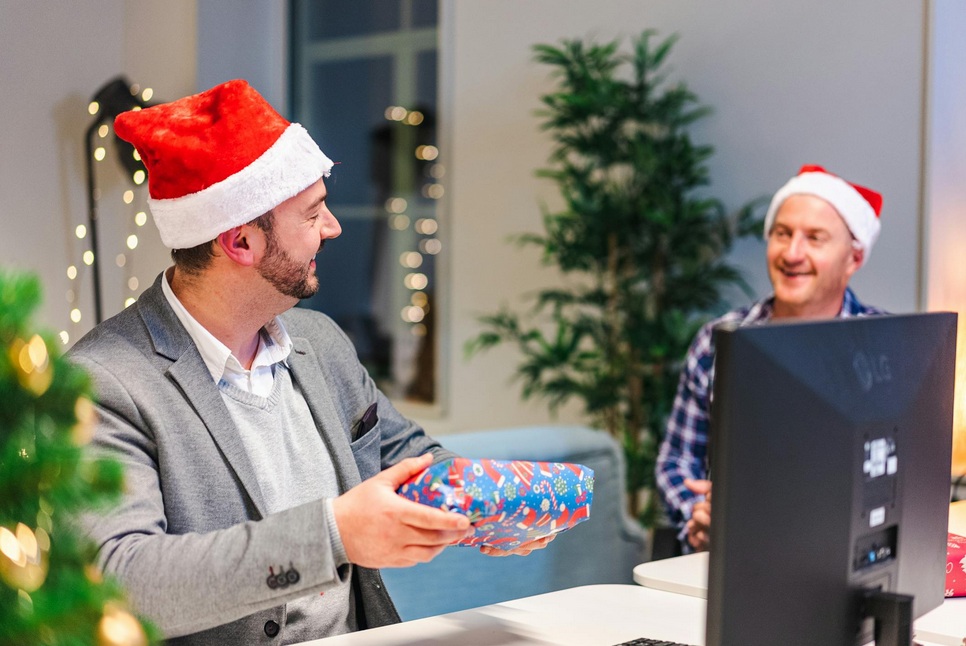 Cadouri de Crăciun pentru partenerii de afaceri: ce detalii contează cu adevărat