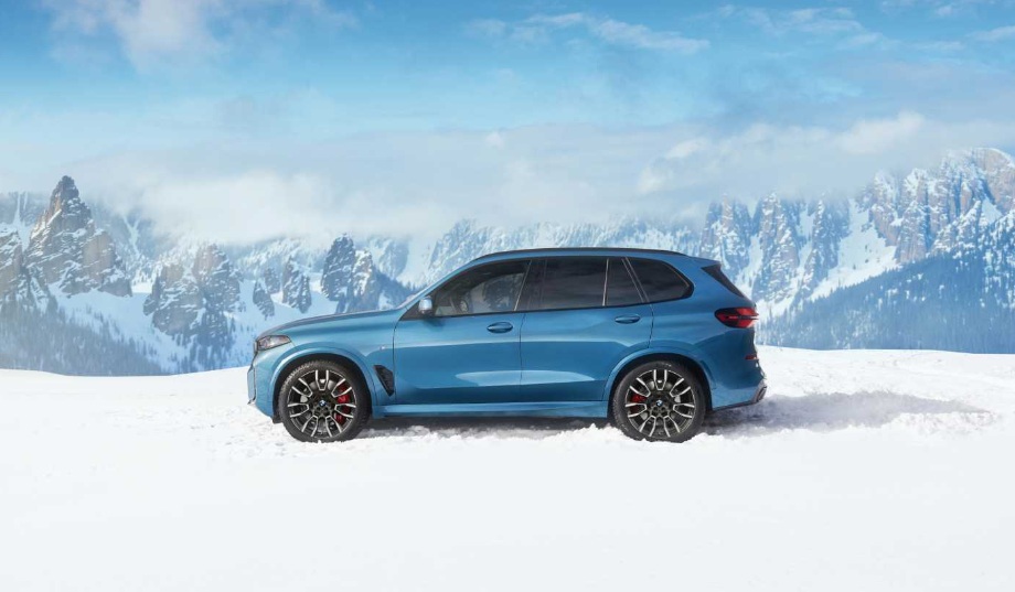 Un fotograf român a pus în valoare modelul auto BMW X5 Legacy Edition în noua campanie de promovare